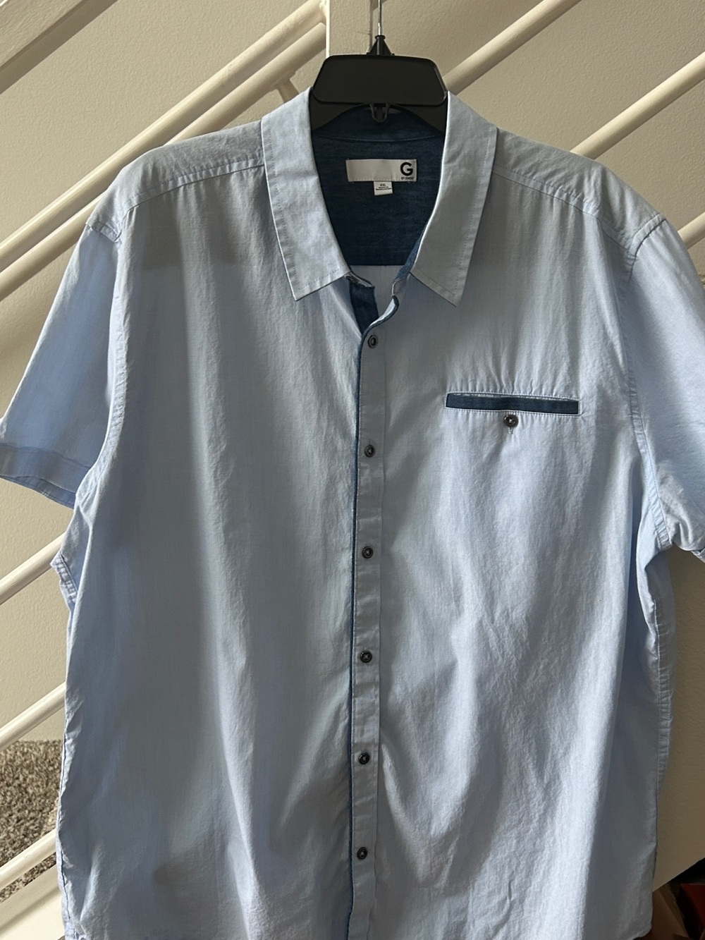 Guess Light Blue Short-Sleeve Button-Down Shirt with Contrast Trim Size XXL